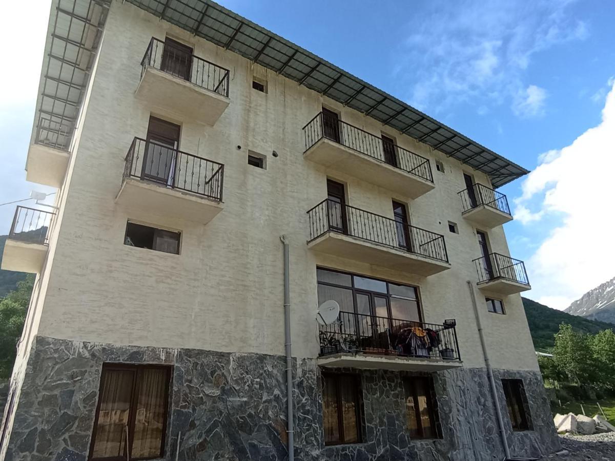 Hotel Marliza Местия Екстериор снимка