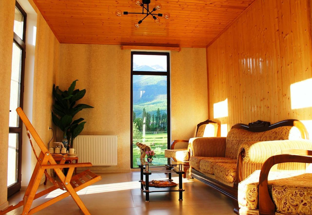 Hotel Marliza Местия Екстериор снимка