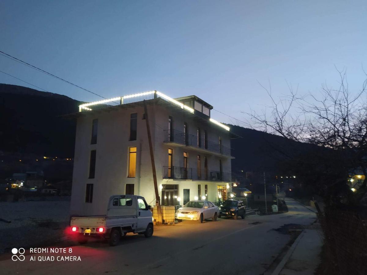 Hotel Marliza Местия Екстериор снимка