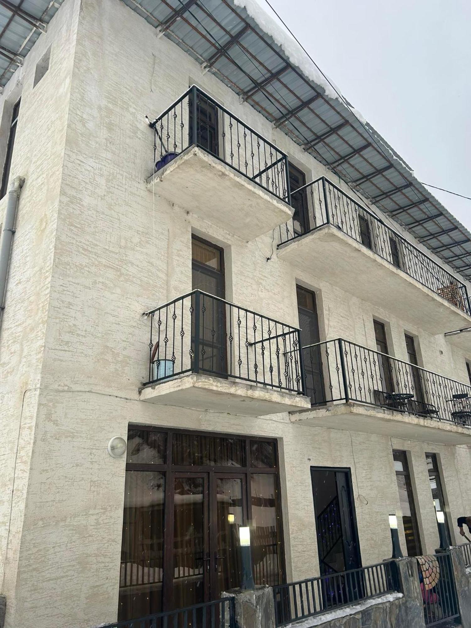 Hotel Marliza Местия Екстериор снимка