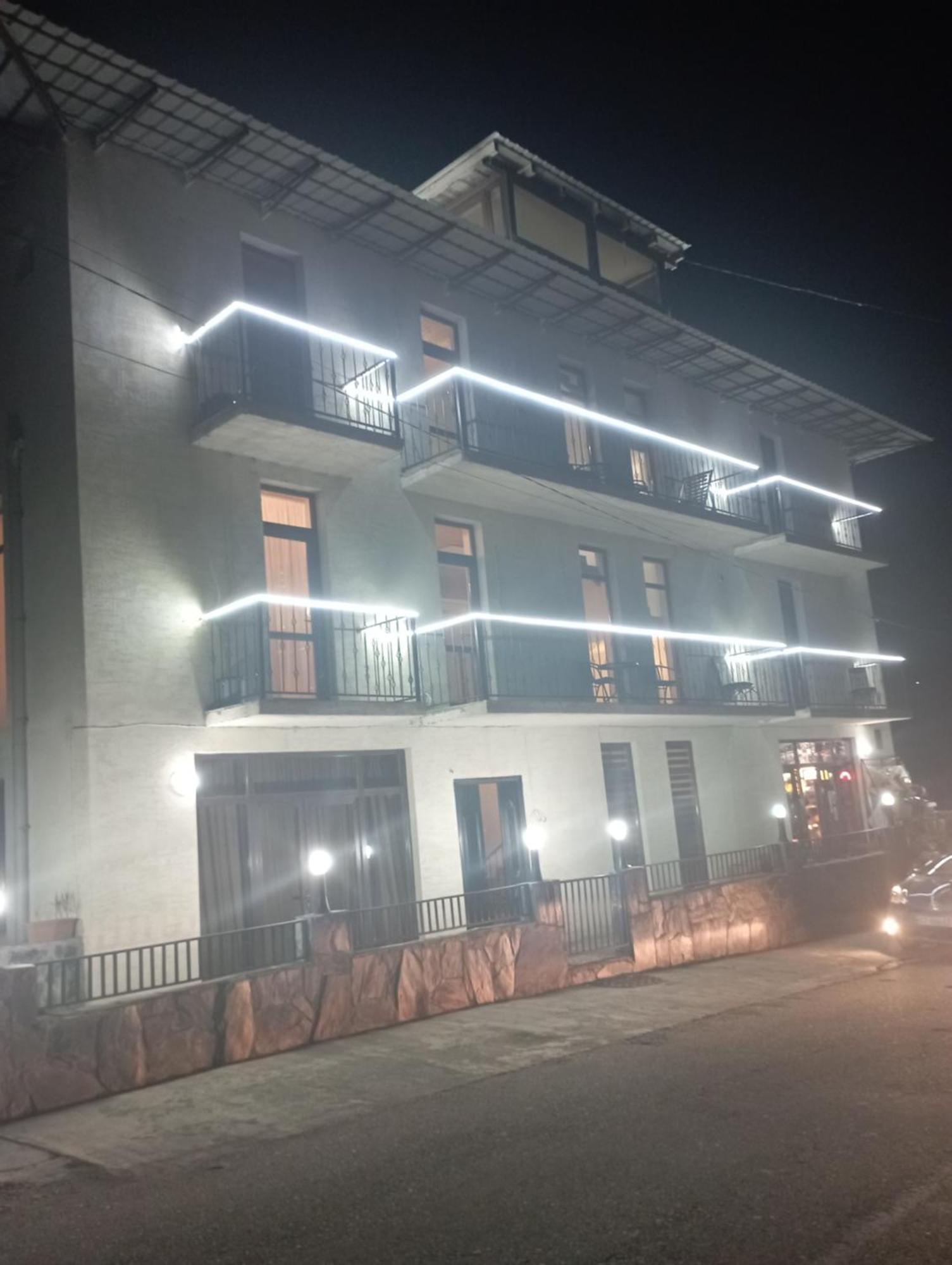Hotel Marliza Местия Екстериор снимка