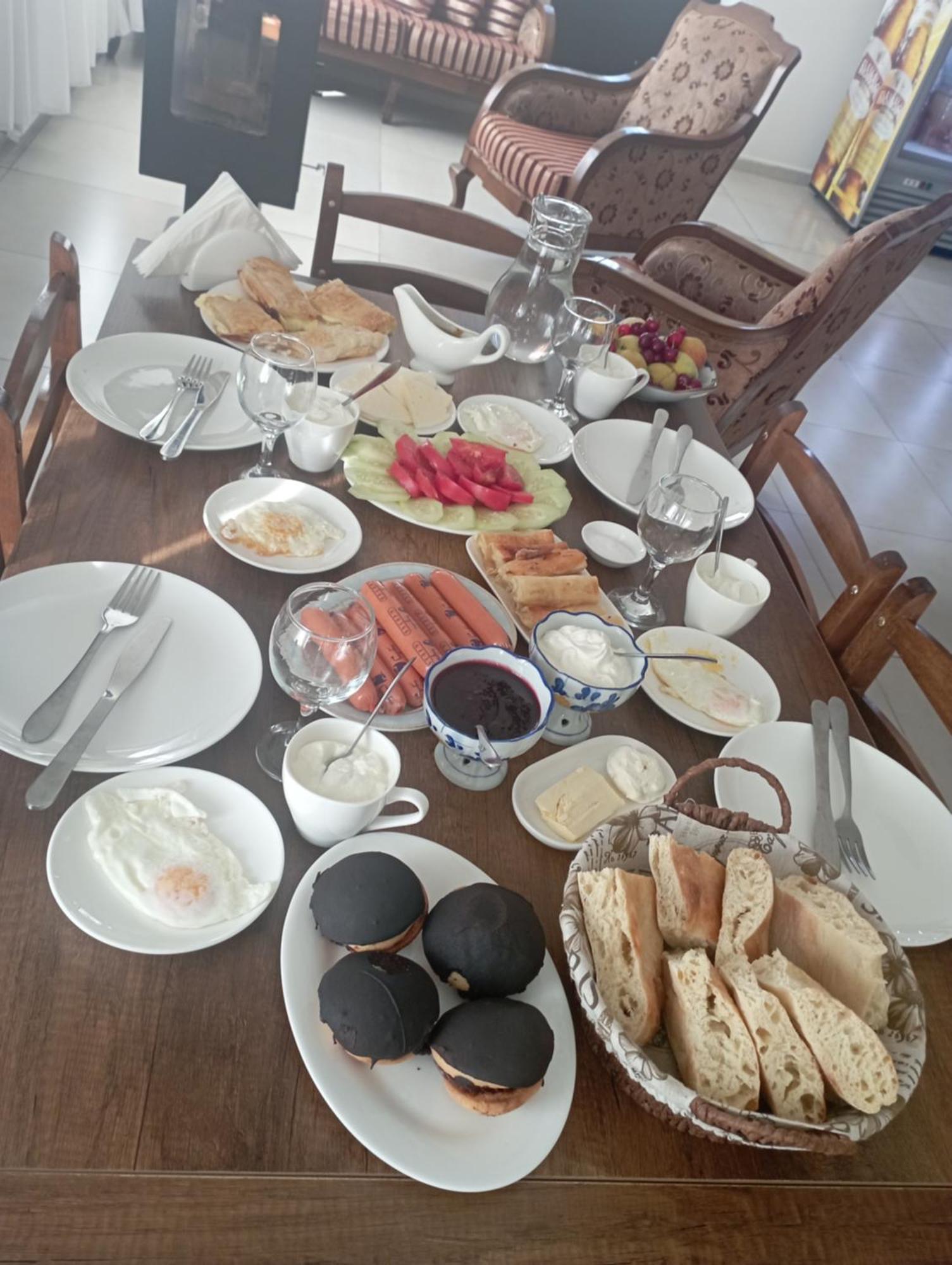 Hotel Marliza Местия Екстериор снимка